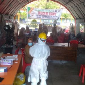 Tenaga Kesehatan RSUD Kota Kendari Saat Melakukan Tes Swab Antigen Pada Oktober 2020 Lalu. (Foto: Diskominfo Kota Kendari)